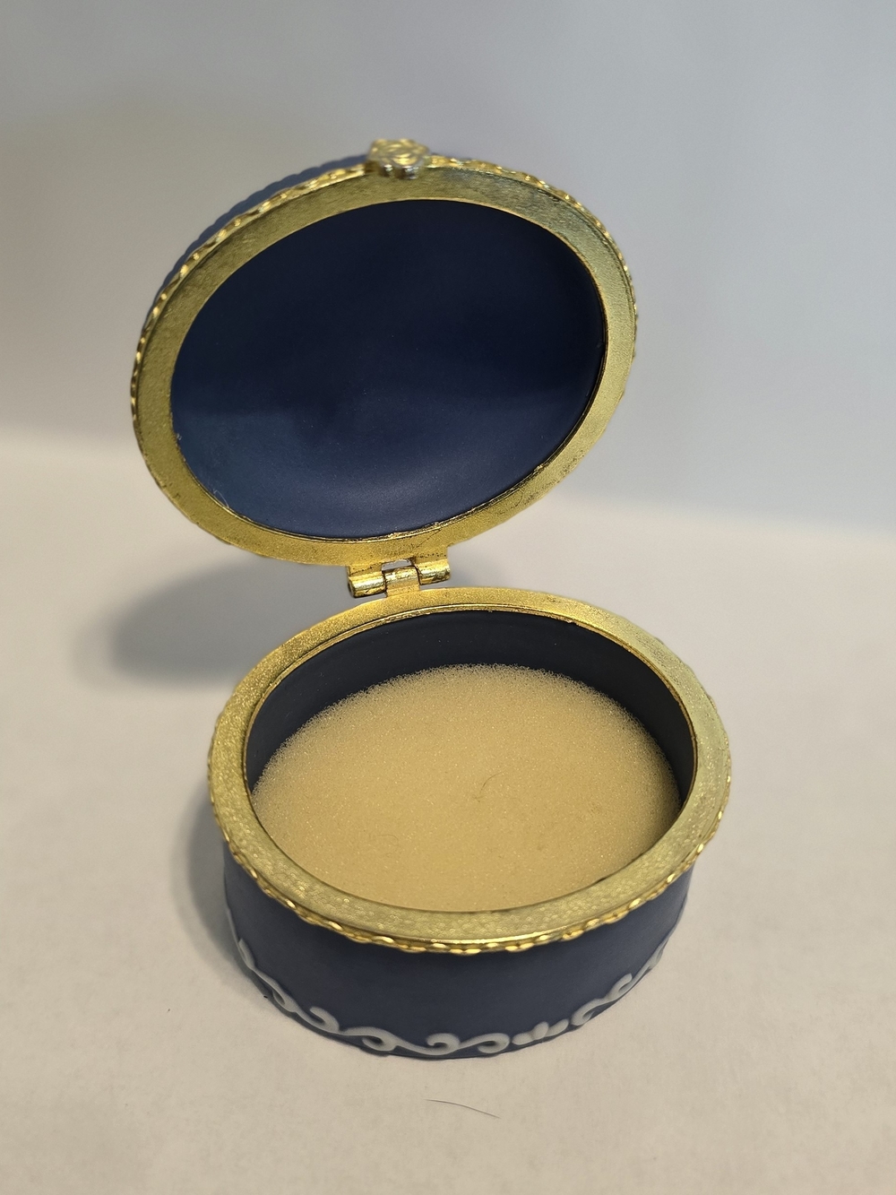 Blue Cameo Pendant with Matching Trinket Box - Classic Women's Jewelry - Picture 7 of 12